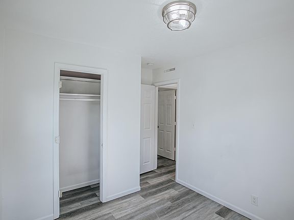 4th image of 414 E Broadwell St