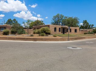 815 Rio Vista Cir SW, Albuquerque, NM 87105