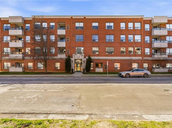 8 Main St #203, Hamilton, ON L9H 2P6
