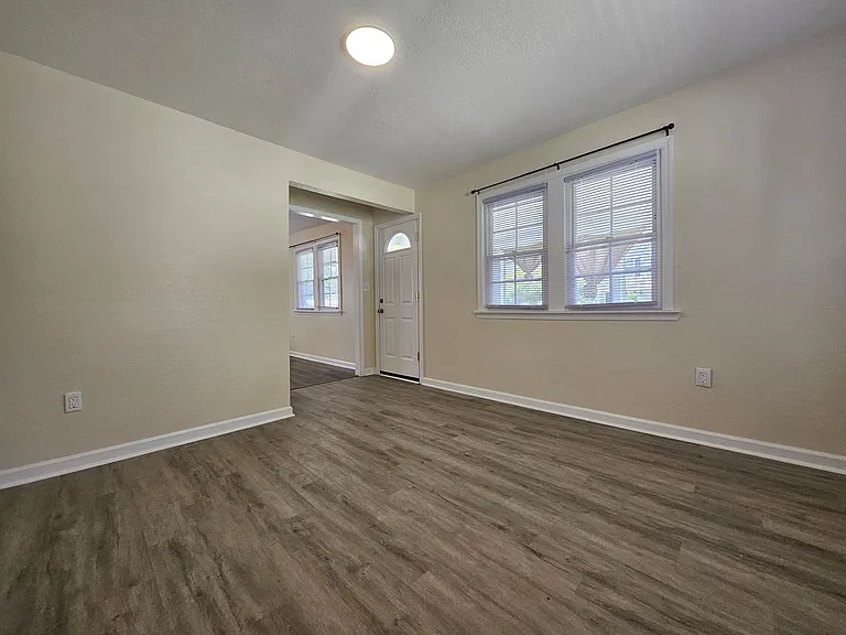 212 Middle St — Photo 5