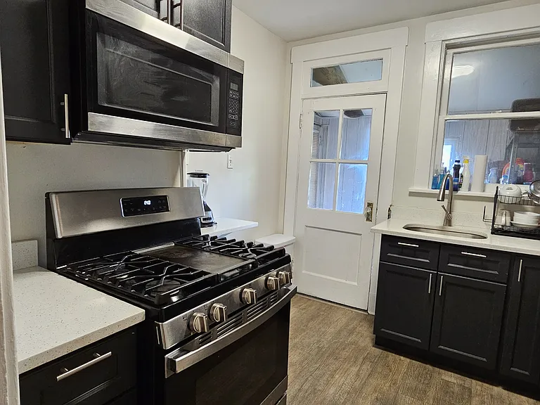 2330 Eldridge St #1 — Photo 5