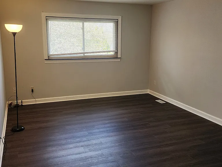 318 Old Spring Ct — Photo 20
