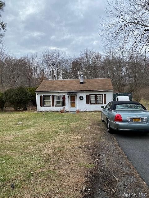 2nd image of 200 Strawtown Rd