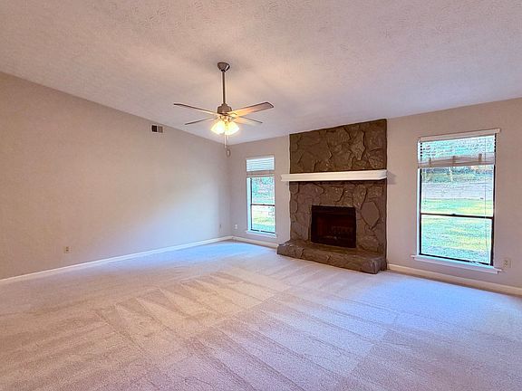 4th image of 630 Lake Forest Ct