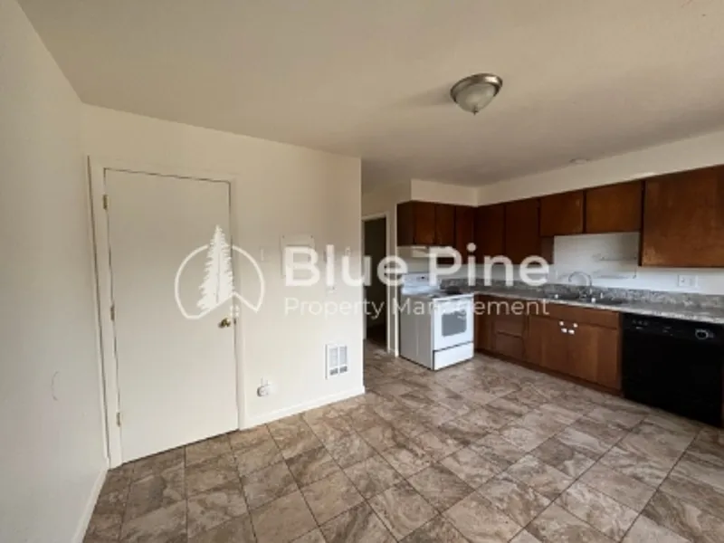 2 bed, 1.5 bath, 950 sqft, $995 — Photo 4