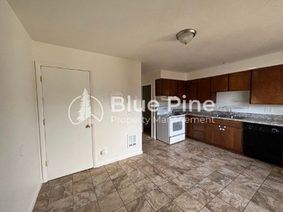 4th image of 337 E 15th St Unit 3