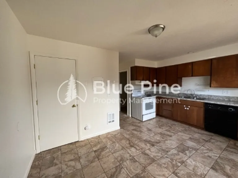 337 E 15th St #3 — Photo 4