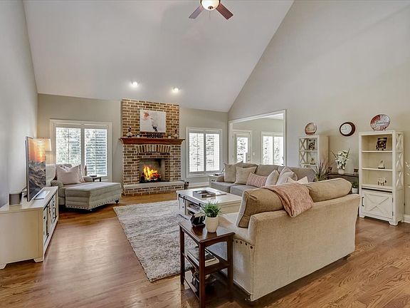 2nd image of 3691 Heathmoor Dr