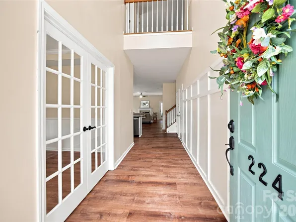 224 Morning Dew Ln, Mount Holly, NC 28120
