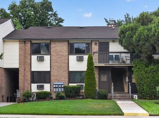1008 Cricket Ln, Woodbridge, NJ 07095