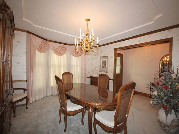 Formal Dining Rm