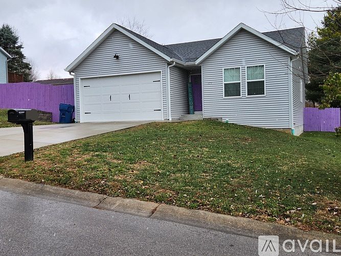 1st image of 373 Custer Sq