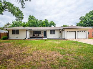 302 Circle Dr, Arlington, TX 76010