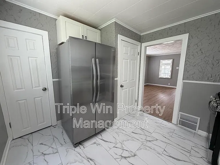 2308 Huntington Ave — Photo 15