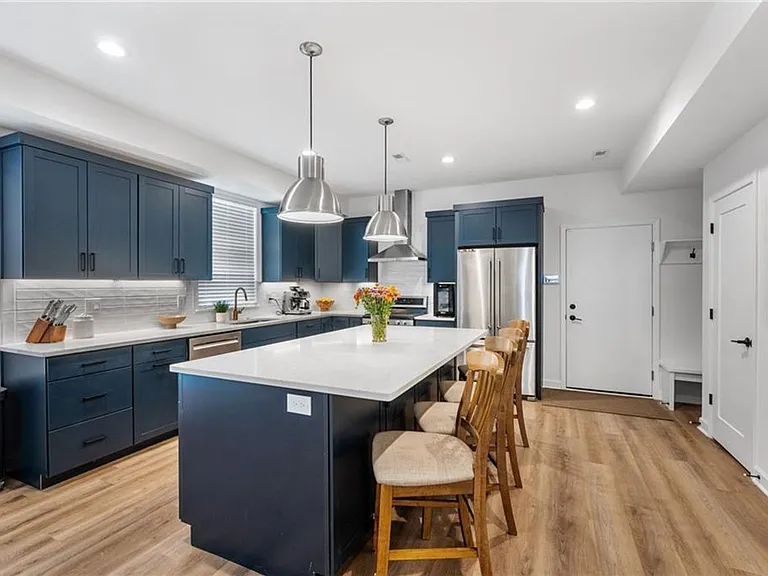 12203 Ashbury Ave — Photo 9
