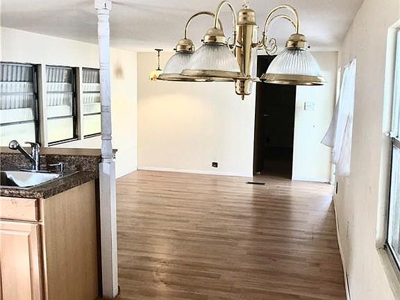 4th image of 344 NE Tropicalia Ln