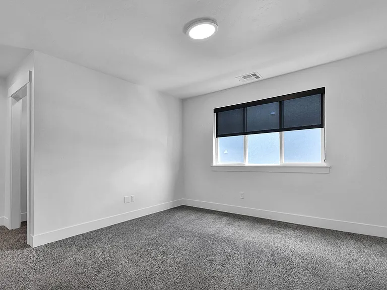 Carlsbad Crossing Townhomes - Attached Garage! — Photo 20