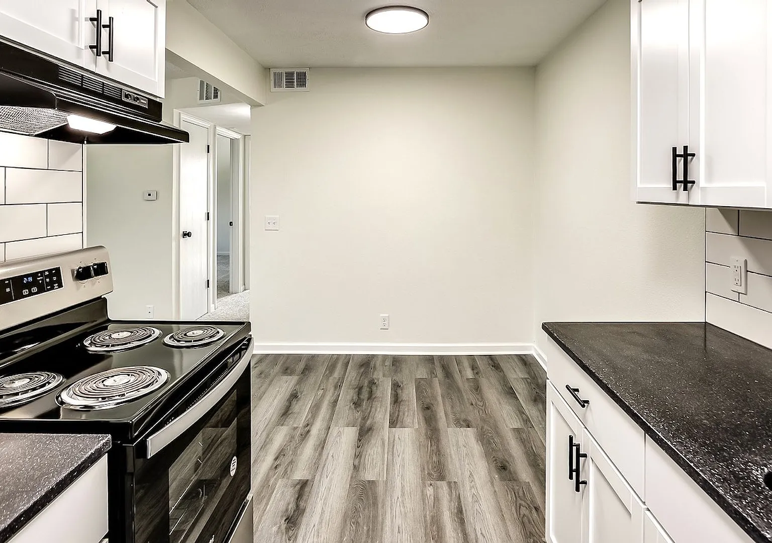 CB 12 — Photo 3