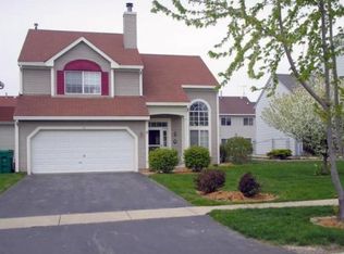 16 E Rustic Ln, Round Lake Beach, IL 60073