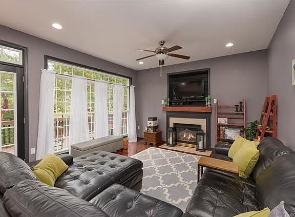 Great Room with 9' ceiling, recessed lights, ceiling light/fan, gorgeous wood floors, freshly painted, gas fireplace.