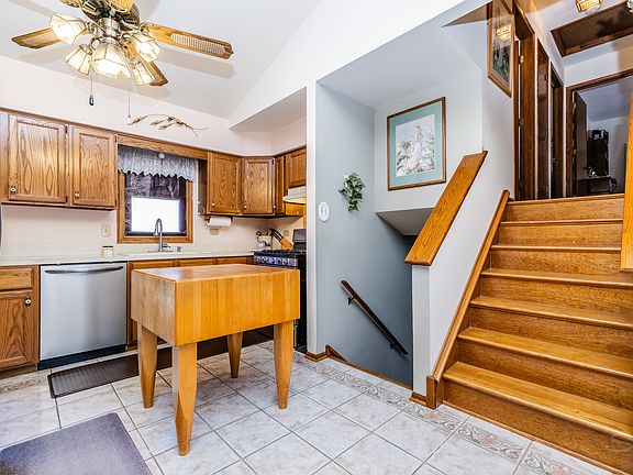 5th image of 7924 W 79th Pl