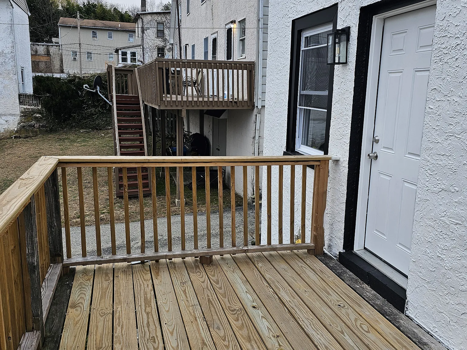3 bed, 1600 sqft, $2,400 — Photo 2