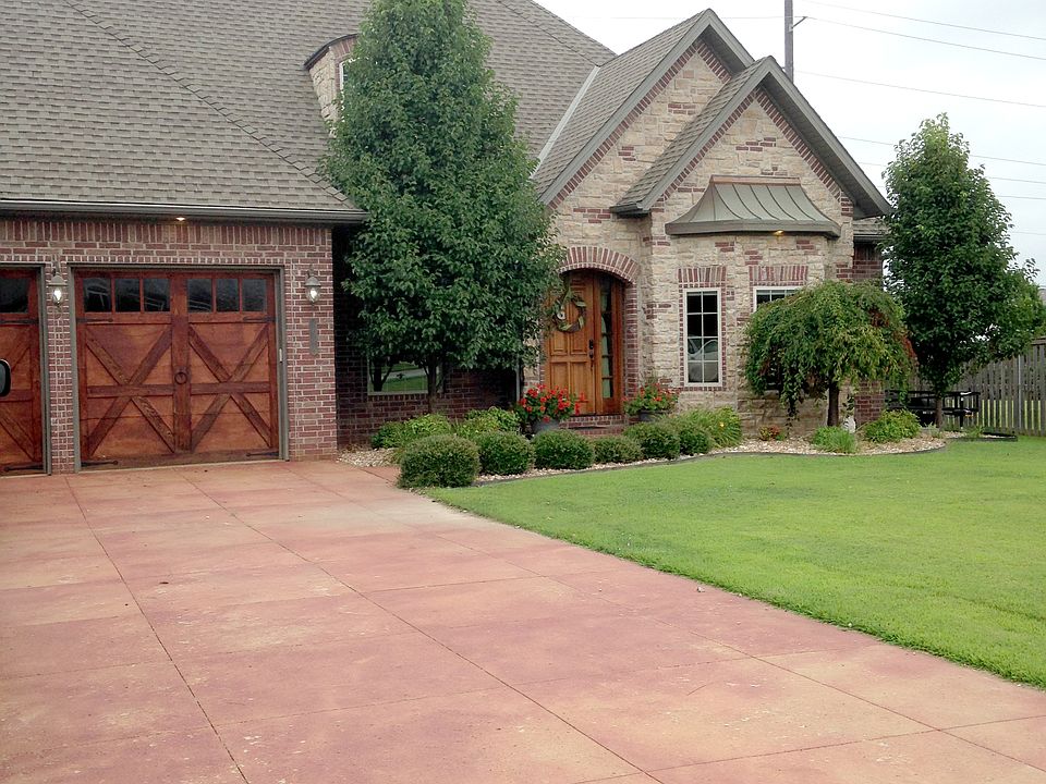 1st image of 1503 NE Greenbrier Ct