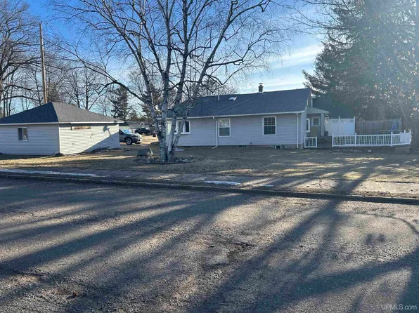 541 S Park St, Kingsford, MI 49802