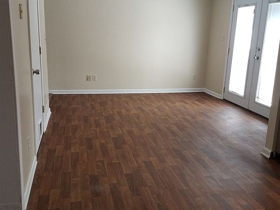 4th image of 1079 Thompson Ln N