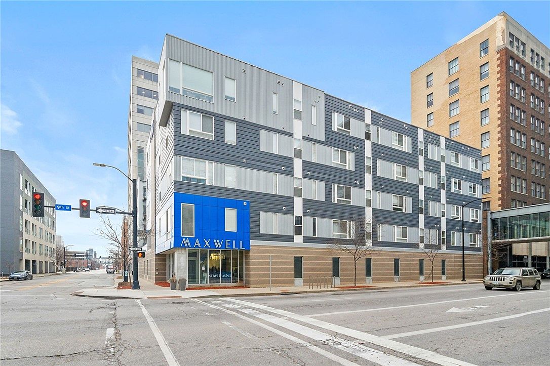 915 Mulberry St, Des Moines, IA 50309 | Zillow