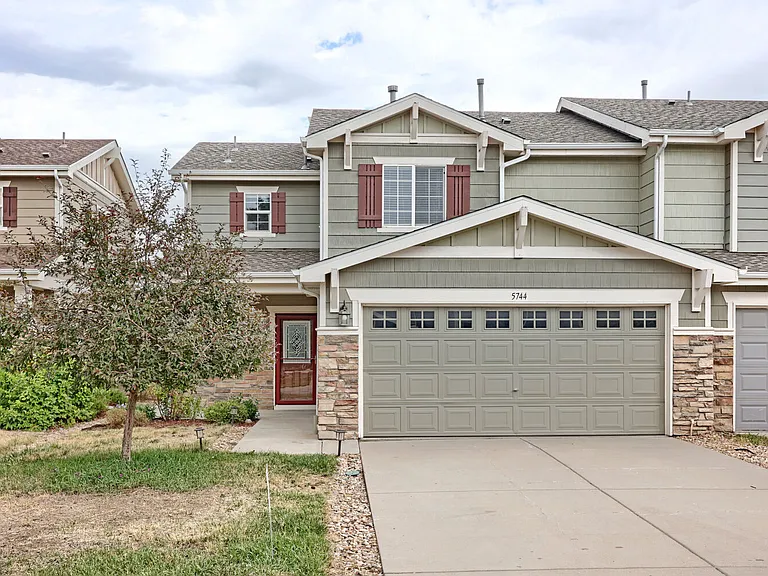 5744 Raleigh Cir — Photo 2