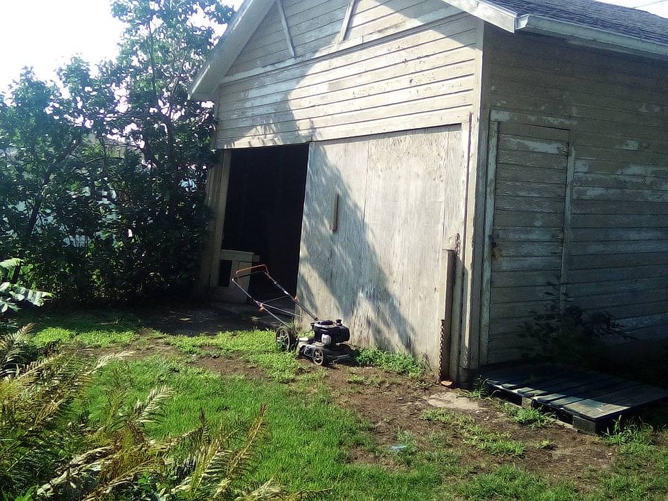 2nd image of 805 W Montgomery St