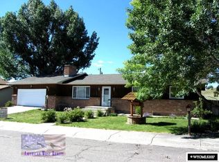 1246 Frontier Dr, Douglas, WY 82633