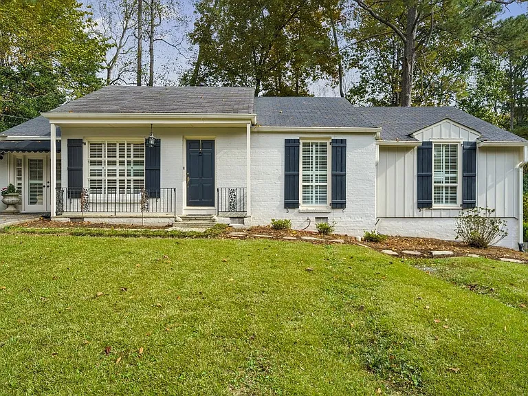 340 Allison Dr NE — Photo 1