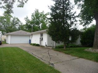 2414 12th St, Silvis, IL 61282
