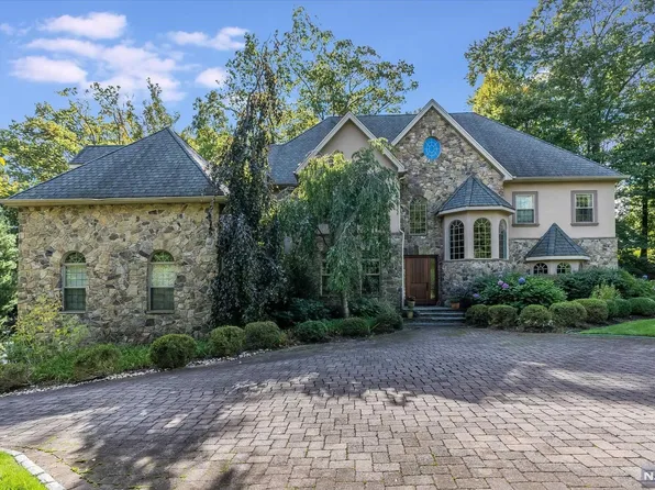 272 Valley Way, Montclair, NJ 07042