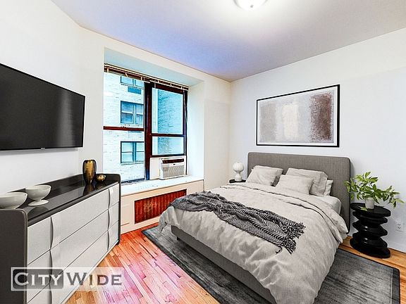 2nd image of 117 W 58th St APT 4C