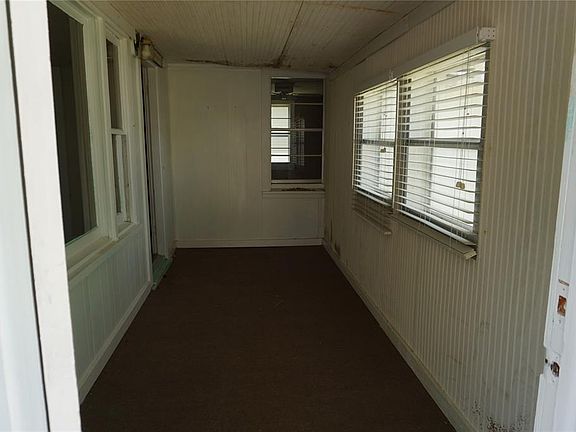 4th image of 806 S 2nd St