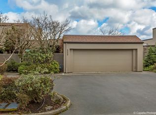 6048 S Riverpoint Ln, Portland, OR 97239
