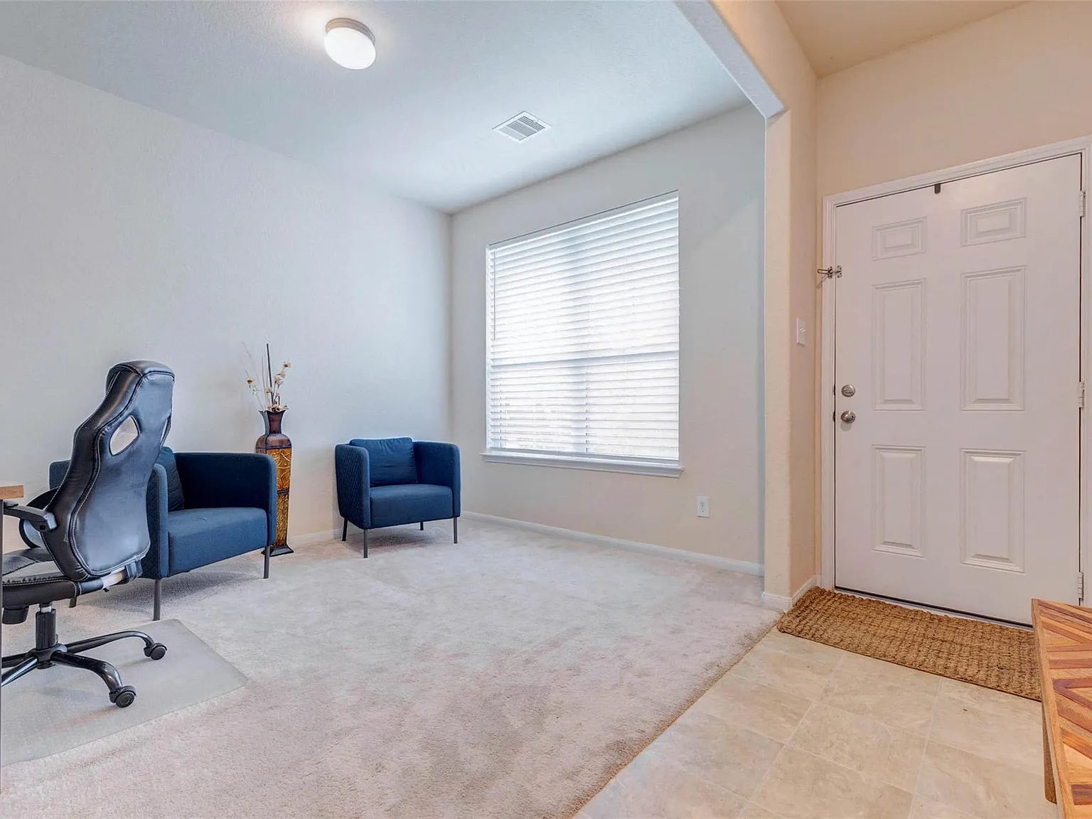4 bed, 2.5 bath, 2981 sqft, $2,550 — Photo 2