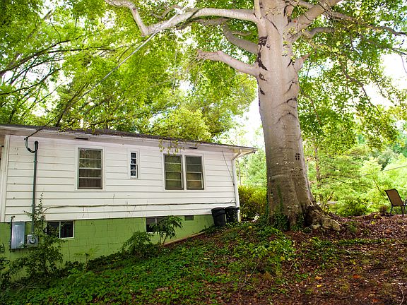 2nd image of 1046 Spratt Street