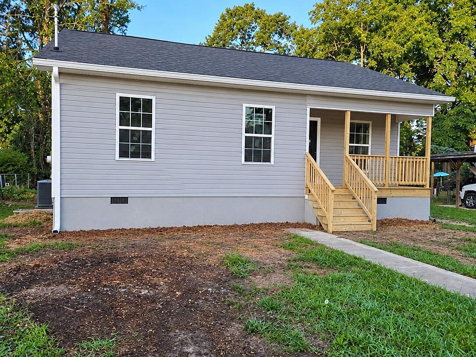 1st image of 717 Maple Dr SE