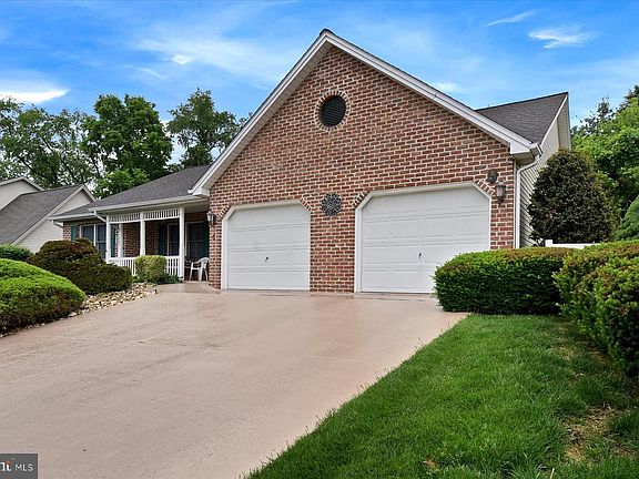 3rd image of 3 Wineberry Dr