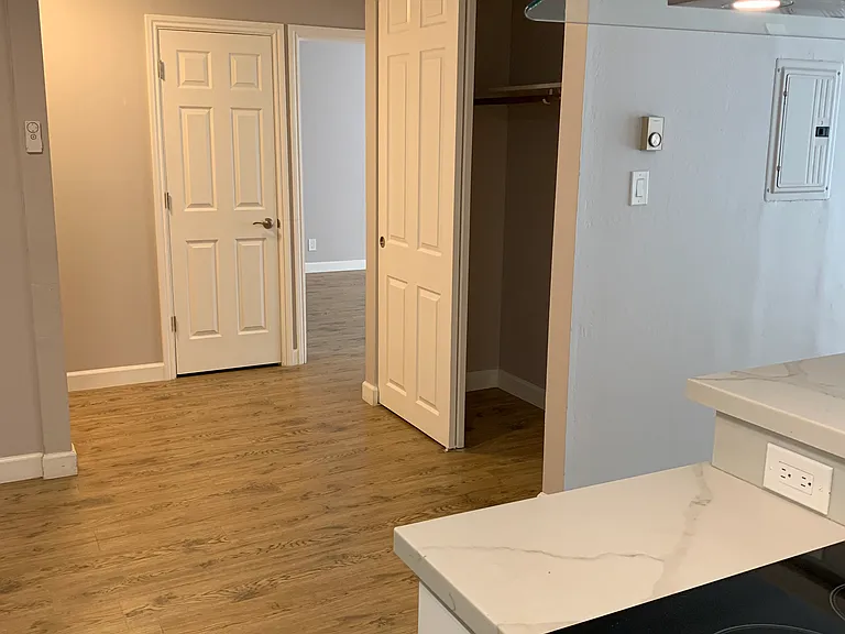 520 Elm Street Apts — Photo 17