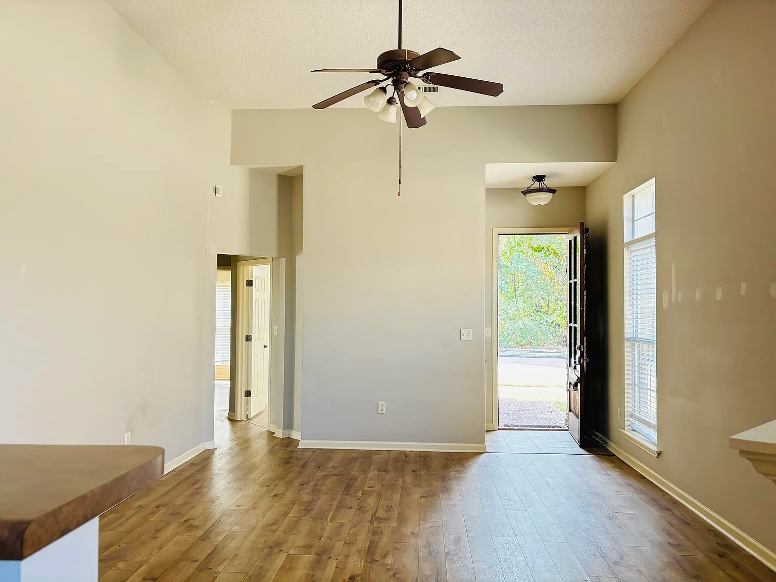 3 bed, 1500 sqft, $1,895 — Photo 2
