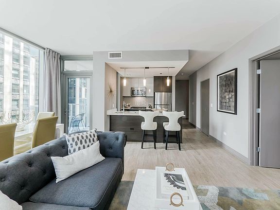 3rd image of 207 N Garland Ct #2603