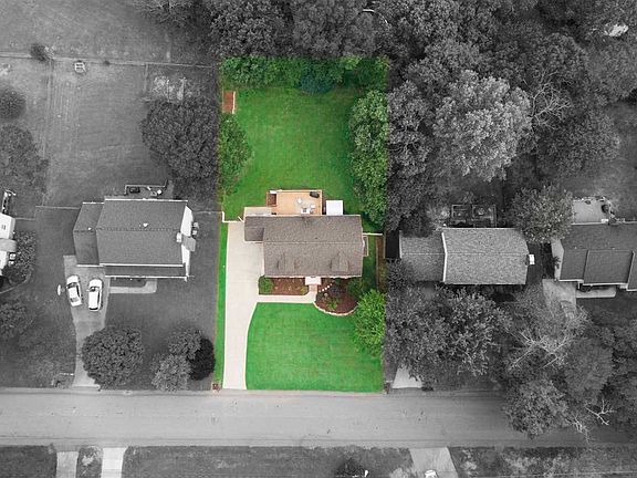 4th image of 215 White Dr