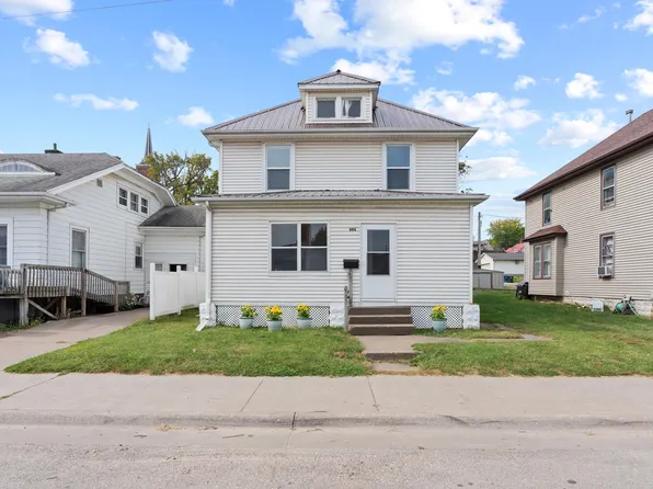 606 Cedar St, Muscatine, IA 52761