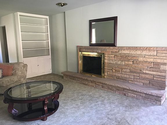 4th image of 1352 Hickory Dr