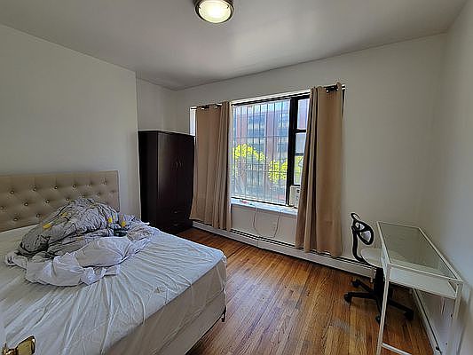 4th image of 159 W 106th St #3A